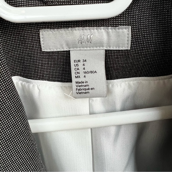 Blazer and Pants matching set. H&M size 4. Grey, worn once perfect condition! - Picture 4 of 8